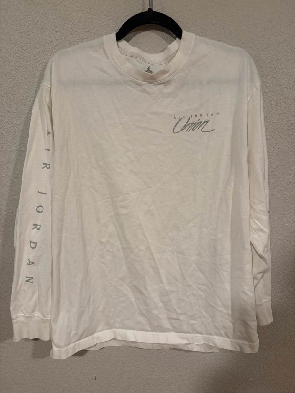 AIR JORDAN X UNION LONG SLEEVE LARGE - Picture 3 of 6